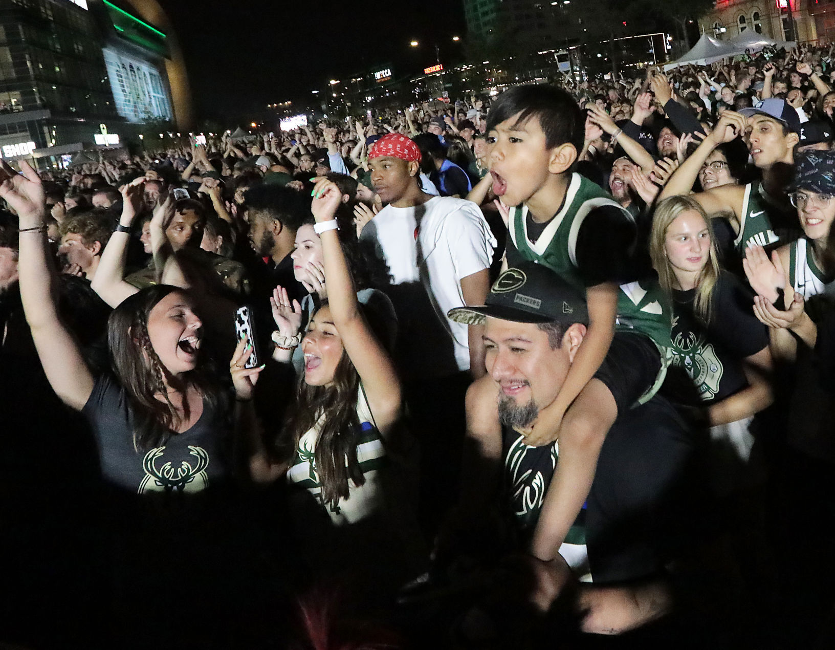 Bucks fans cheer
